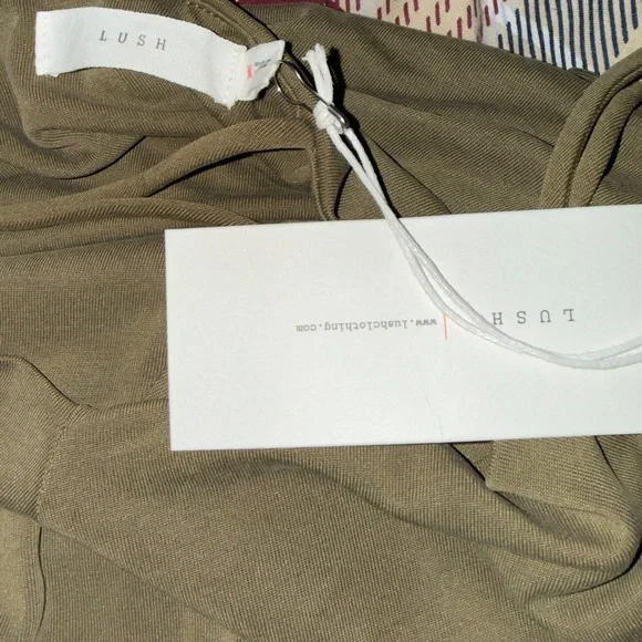 𝐍𝐖𝐓-𝐋𝐔𝐒𝐇 𝐎𝐋𝐈𝐕𝐄 𝐂𝐑𝐎𝐒𝐒 𝐁𝐀𝐂𝐊 𝐅𝐋𝐎𝐖𝐘 𝐒𝐇𝐎𝐑𝐓𝐒 𝐑𝐎MPER - Picture 6 of 6